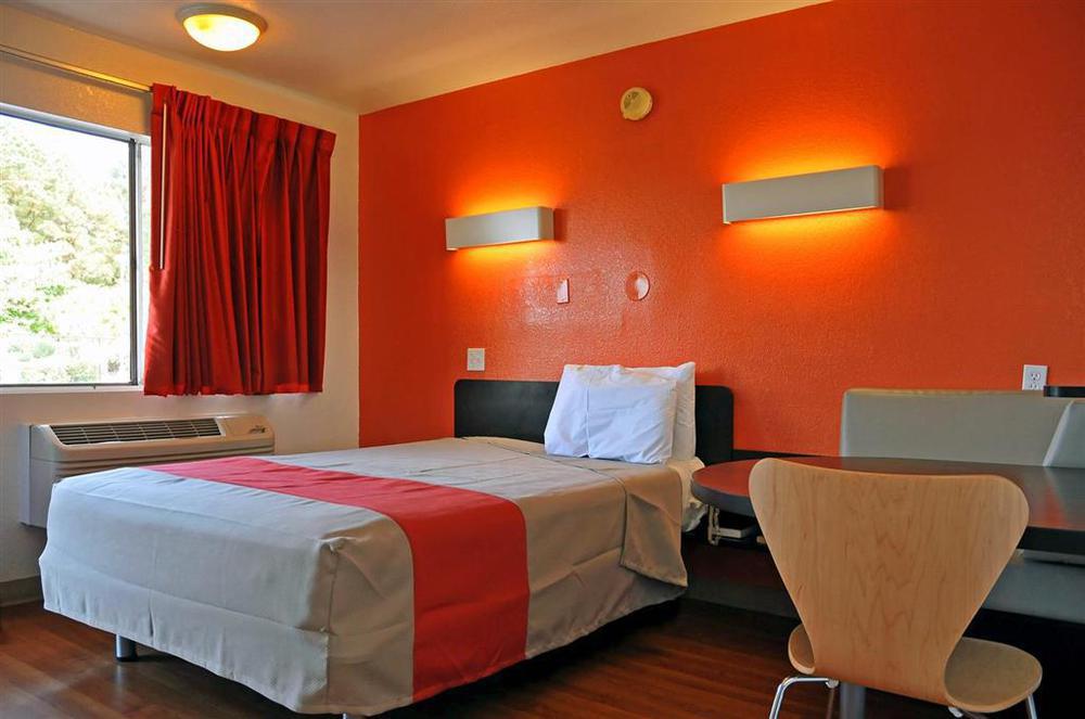 Rodeway Inn Μοντγκόμερι Δωμάτιο φωτογραφία