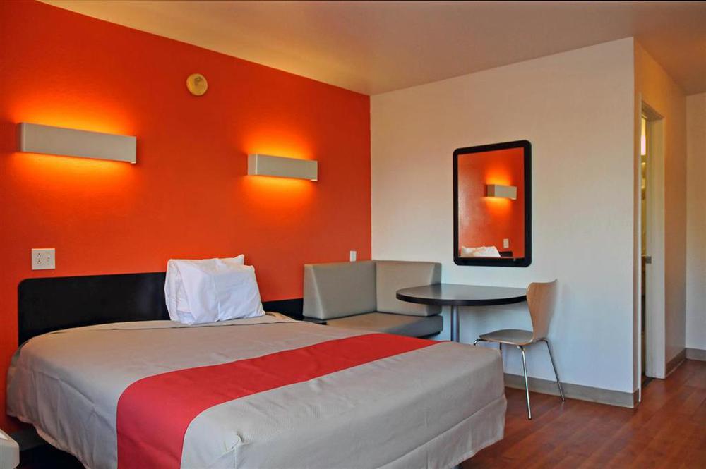 Rodeway Inn Μοντγκόμερι Δωμάτιο φωτογραφία