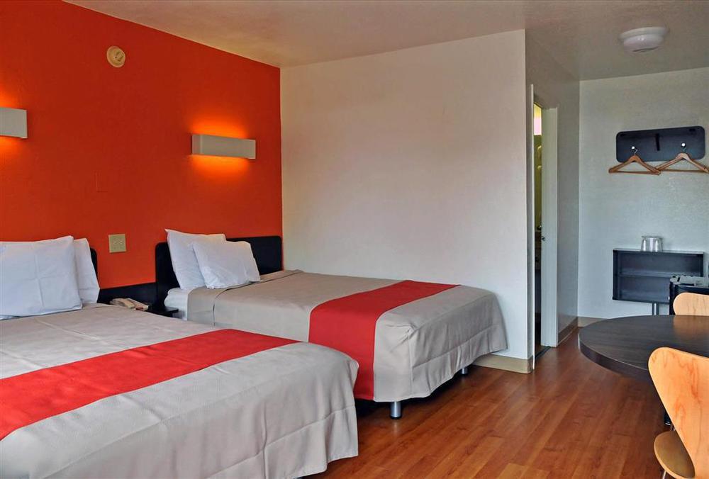 Rodeway Inn Μοντγκόμερι Δωμάτιο φωτογραφία